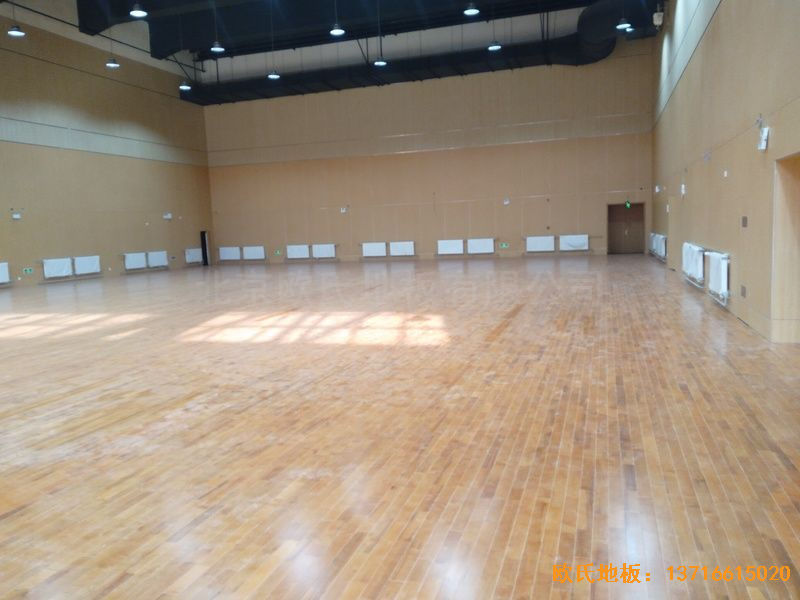 山東青島市李滄區佛耳崖小學運動木地板鋪裝案例