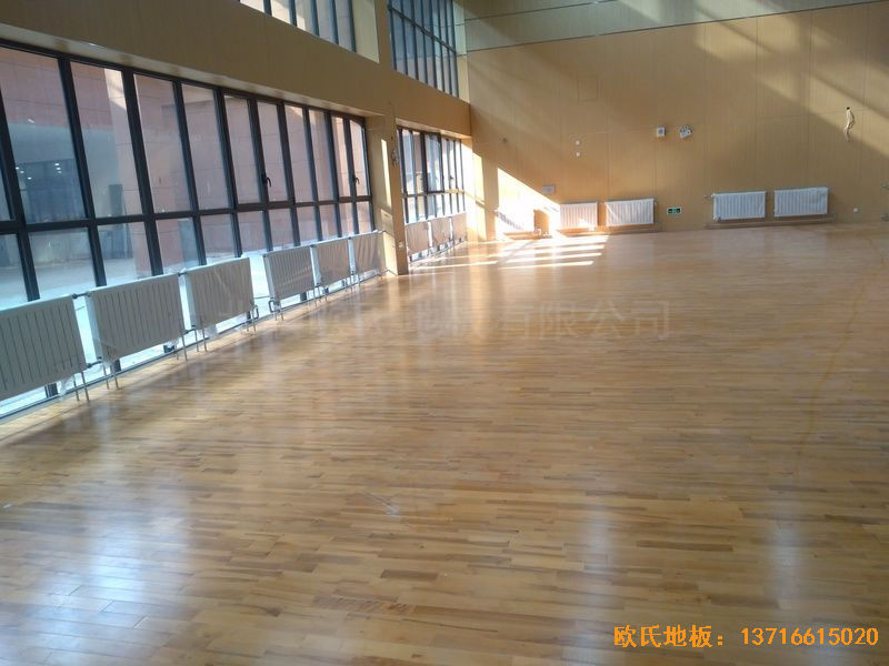 山東青島市李滄區佛耳崖小學運動木地板鋪裝案例