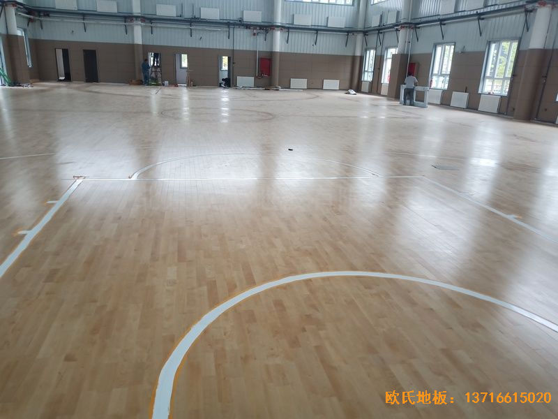 新疆克拉瑪依市獨山子虹園小區體育館體育木地板施工案例