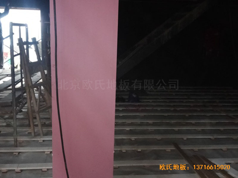 河北承德灤平一中升降舞臺運動地板安裝案例0