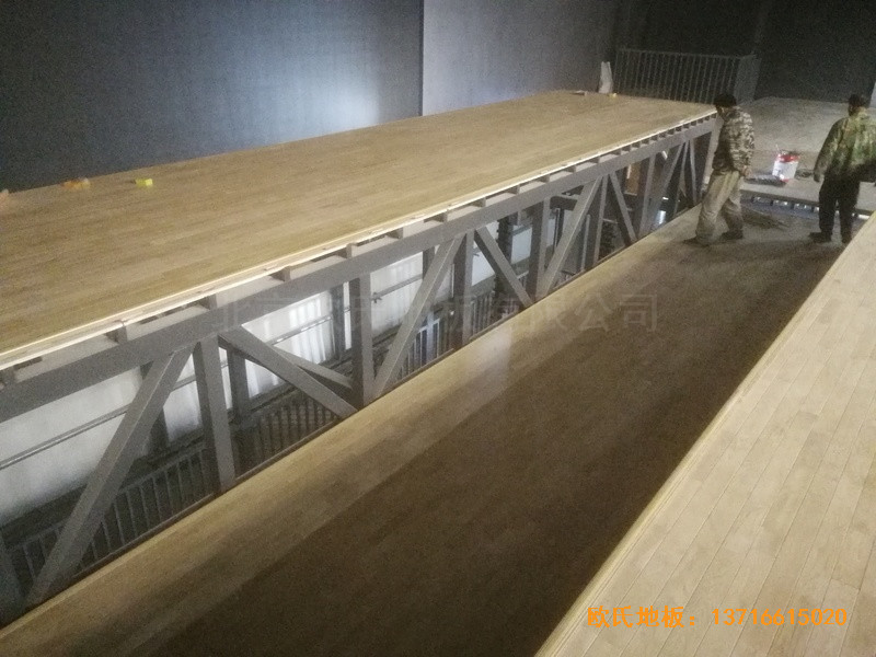 河北承德灤平一中升降舞臺運動地板安裝案例2