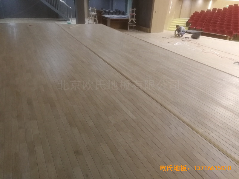 河北承德灤平一中升降舞臺運動地板安裝案例3