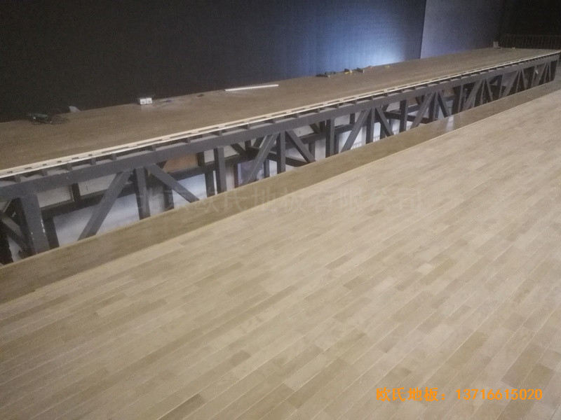 河北承德灤平一中升降舞臺運動地板安裝案例4
