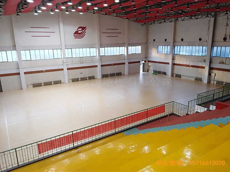 山東淄博工業職業學院籃球館運動木地板鋪設案例4