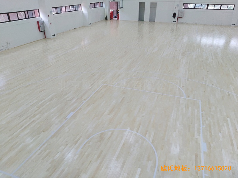 廣州金地香山湖小學籃球館運動地板施工案例3