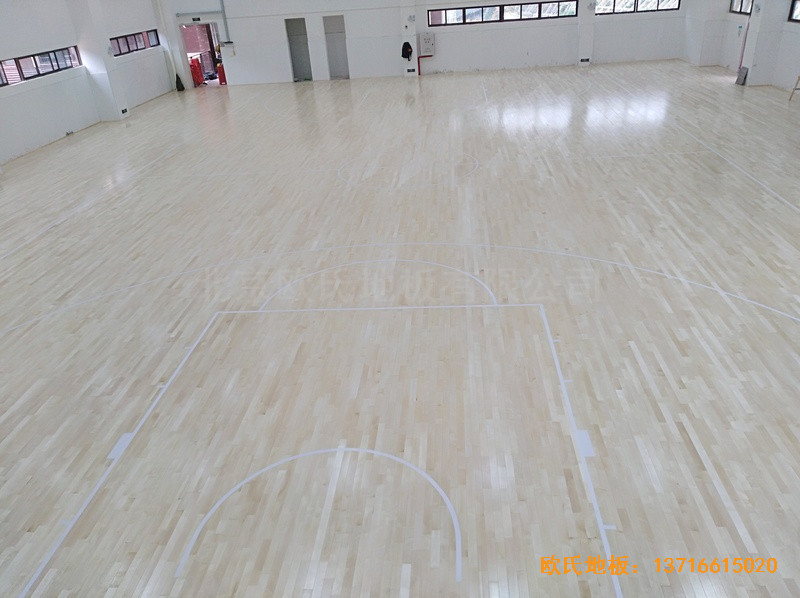 廣州金地香山湖小學籃球館運動地板施工案例5