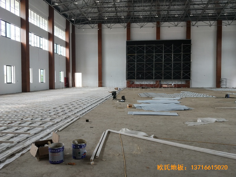 德清求是高中籃球館體育地板安裝案例1