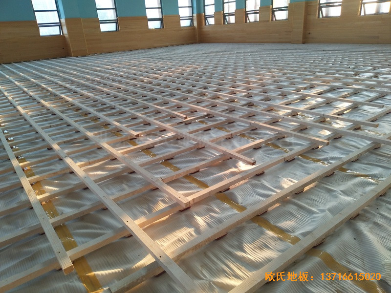 武漢廣阜屯小學清江錦城分校籃球館體育木地板施工案例1