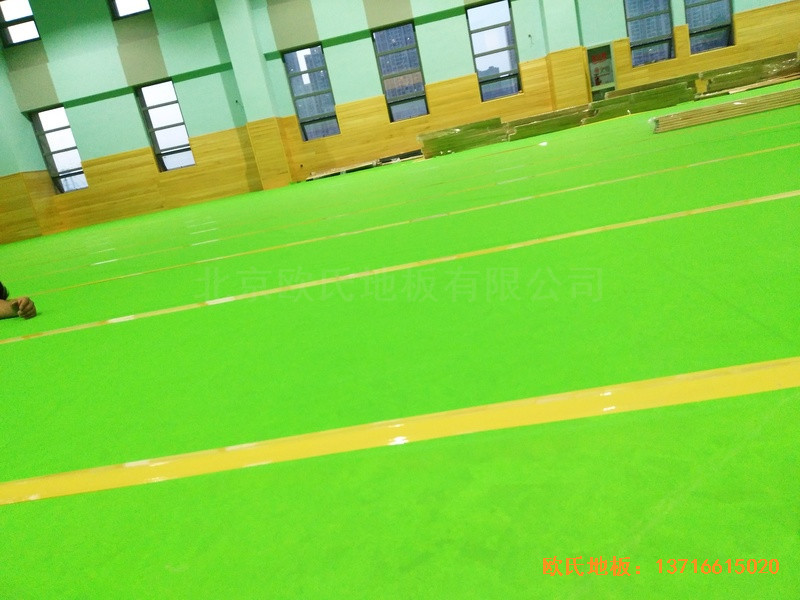 武漢廣阜屯小學清江錦城分校籃球館體育木地板施工案例3