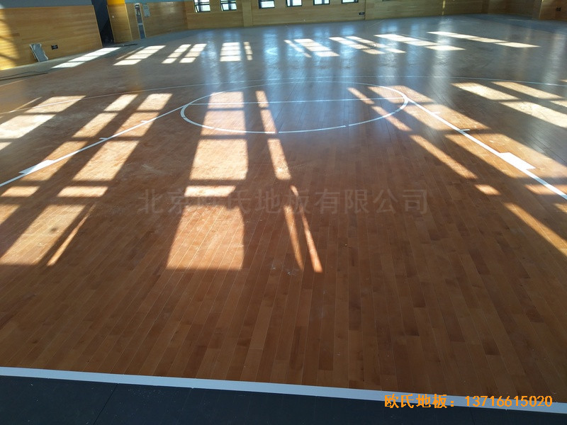 武漢廣阜屯小學清江錦城分校籃球館體育木地板施工案例5