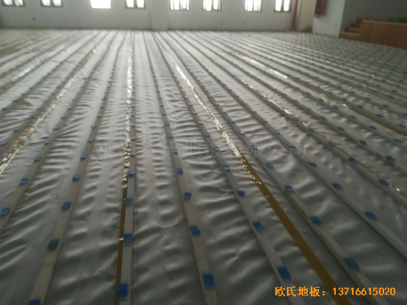 江蘇連云港徐圩小學籃球館體育木地板安裝案例1