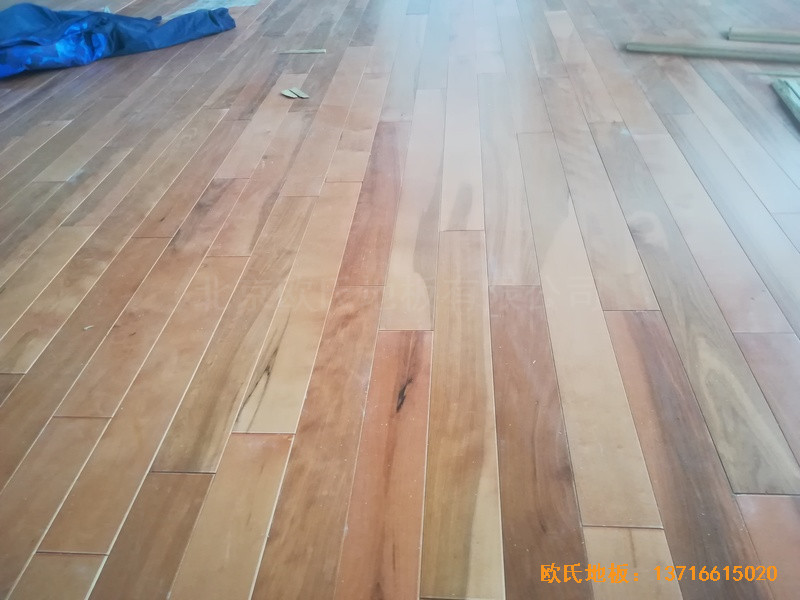 江蘇連云港徐圩小學籃球館體育木地板安裝案例4