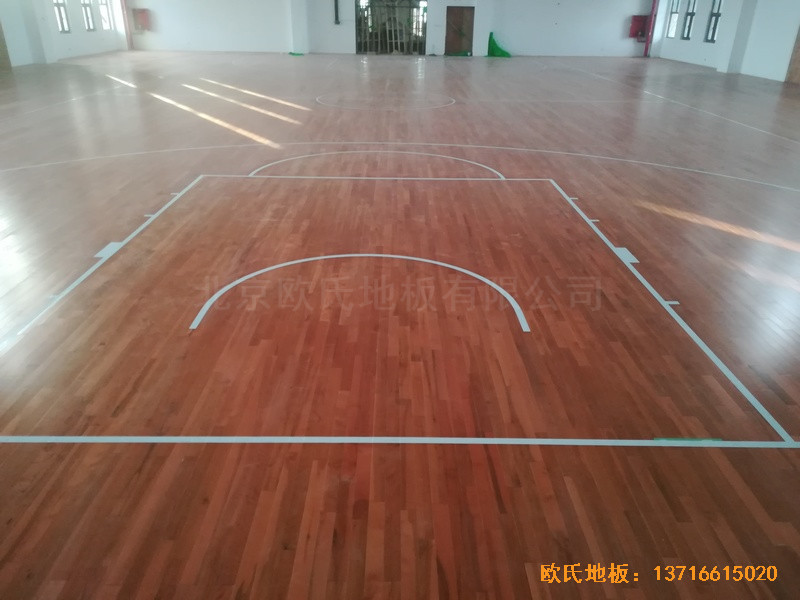 江蘇連云港徐圩小學籃球館體育木地板安裝案例6