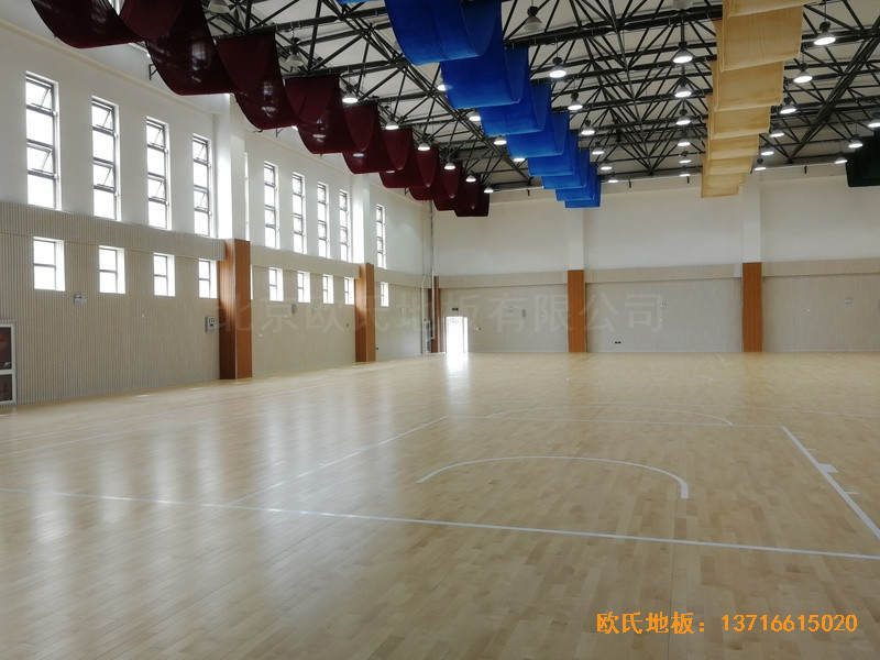 烏魯木齊達坂城中學籃球館體育地板鋪裝案例5