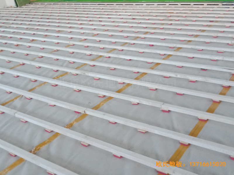 江西新余渝水七小籃球館運動地板鋪設案例1