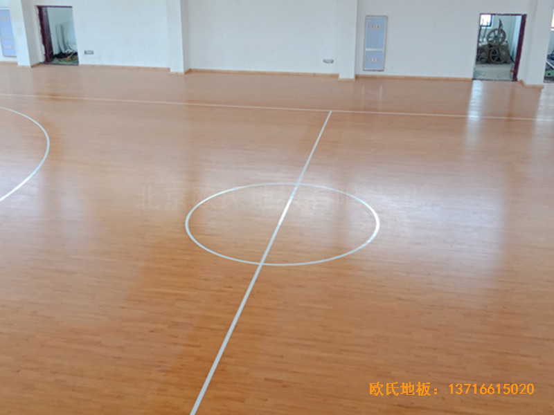 江西新余渝水七小籃球館運動地板鋪設案例4