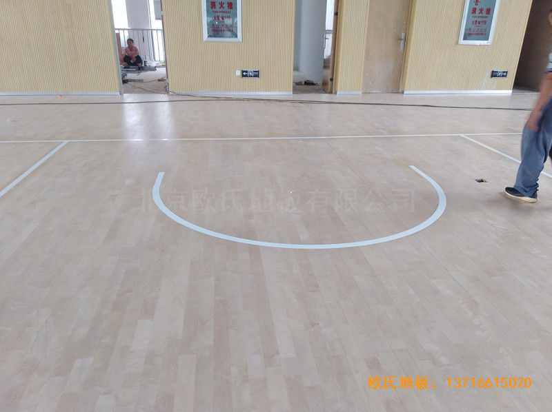 云南倪家營第三小學籃球館運動地板安裝案例3