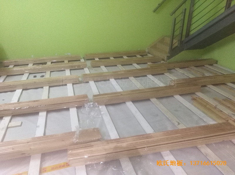 深圳普林斯頓小學籃球館運動木地板安裝案例1