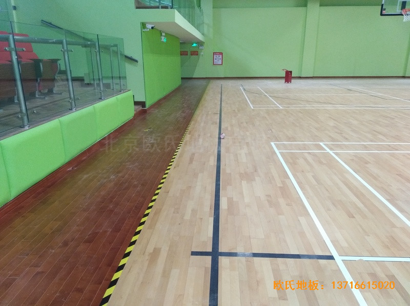 深圳普林斯頓小學籃球館運動木地板安裝案例4
