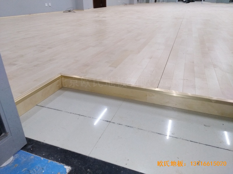 湖北獵豹汽車產業園運動館運動木地板安裝案例3