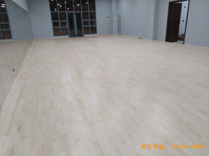 湖北獵豹汽車產業園運動館運動木地板安裝案例4