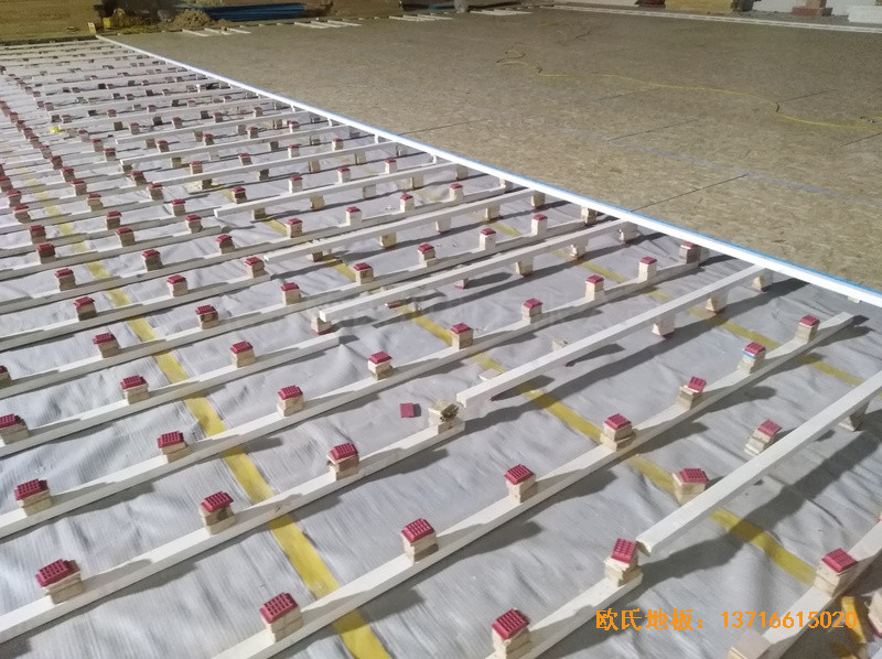 湖北黃岡蘄春收費站籃球館體育木地板鋪設案例2