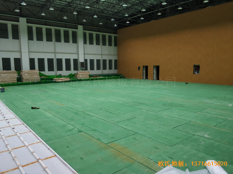 云南富寧一中籃球館運動木地板鋪裝案例2
