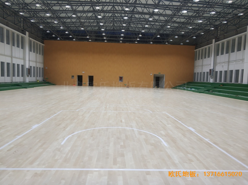 云南富寧一中籃球館運動木地板鋪裝案例5