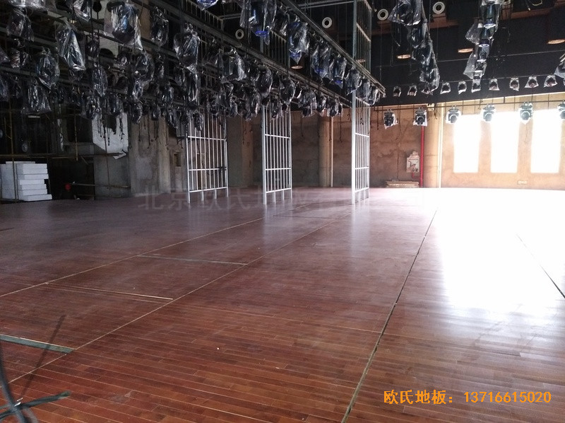 云南怒江百花嶺特色村舞臺體育地板施工案例6