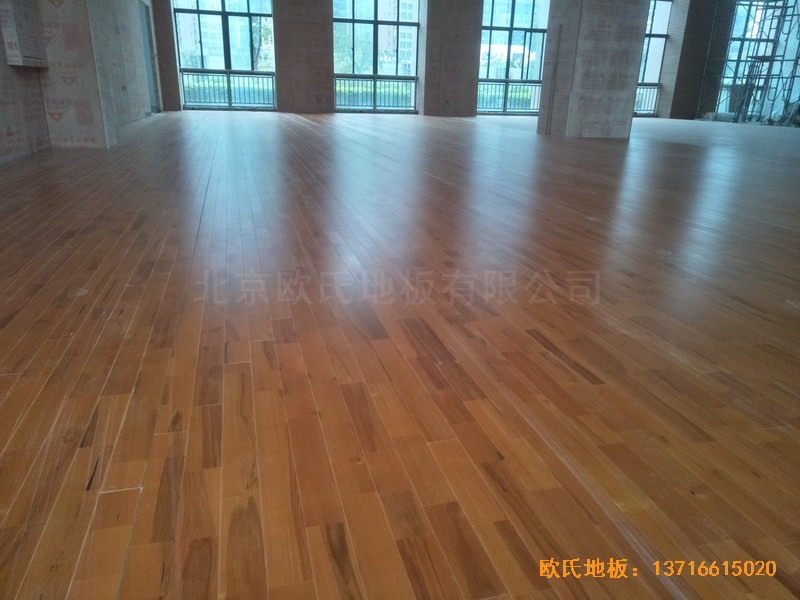 福建泉州海關橋南運動場體育木地板施工案例0