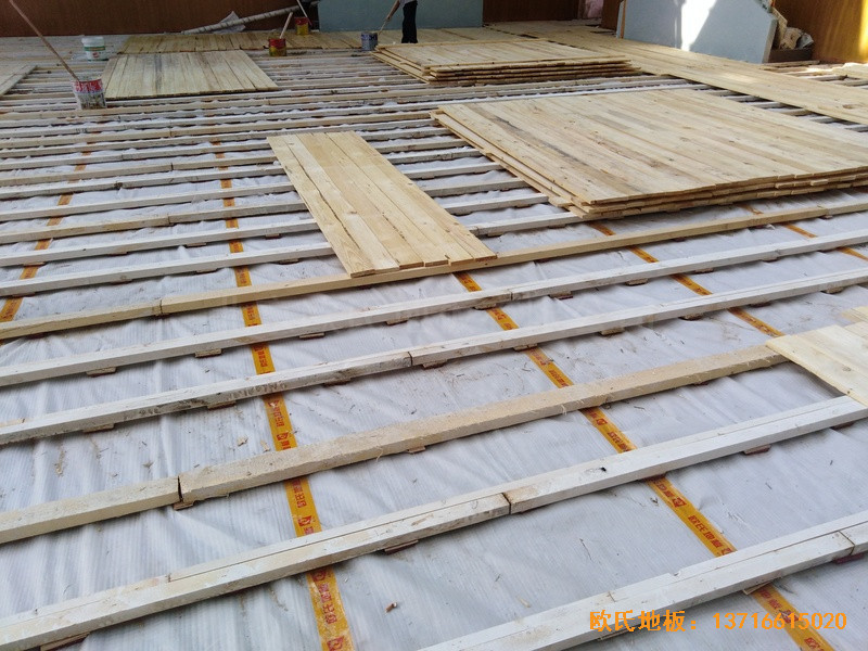 自貢富順衡水一中籃球館運動木地板施工案例1