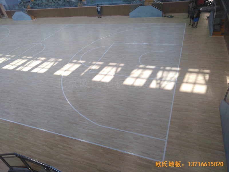 自貢富順衡水一中籃球館運動木地板施工案例3