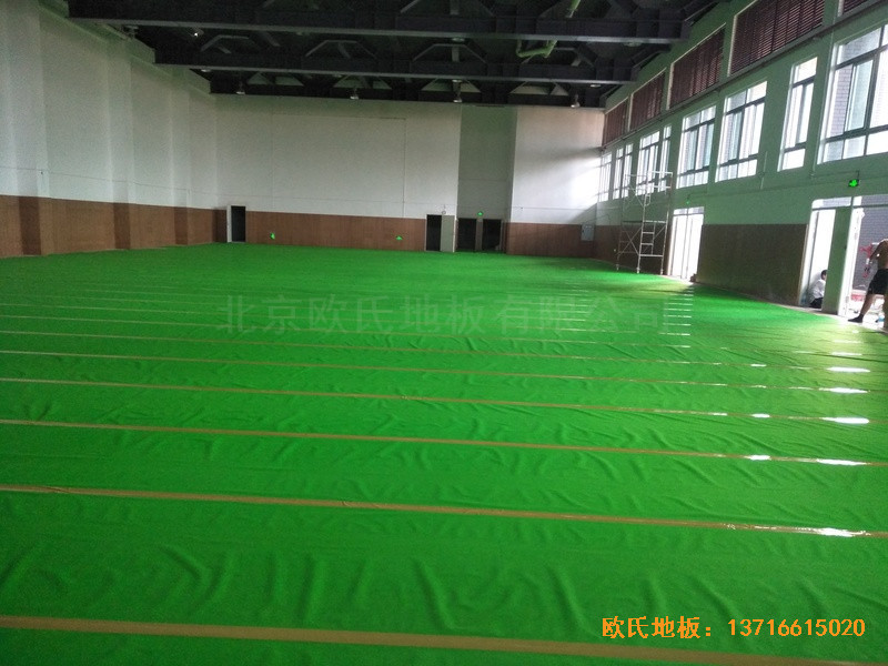 西南大學華南城小學運動館體育木地板施工案例3