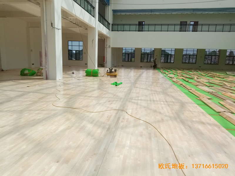 貴陽清華中學分校籃球館運動木地板施工案例3