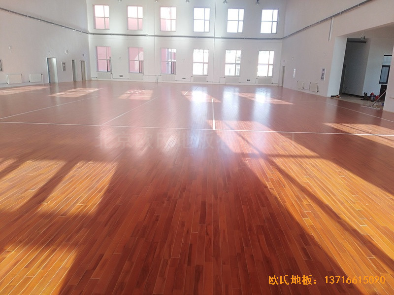 內蒙左旗吉蘭泰鎮五中運動館體育木地板施工案例4
