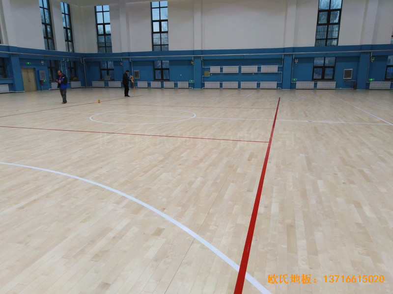 內蒙古扎蘭屯職業學院籃球館體育木地板鋪裝案例3