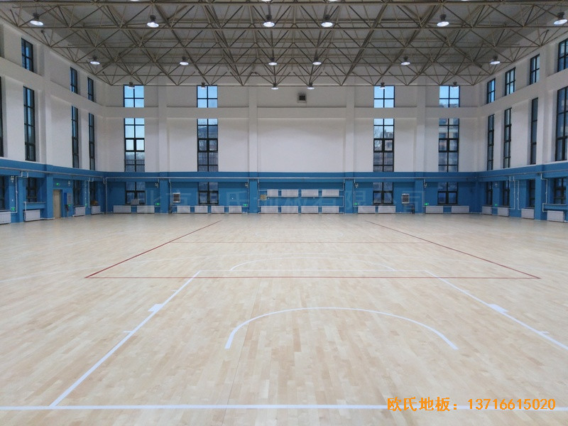 內蒙古扎蘭屯職業學院籃球館體育木地板鋪裝案例5