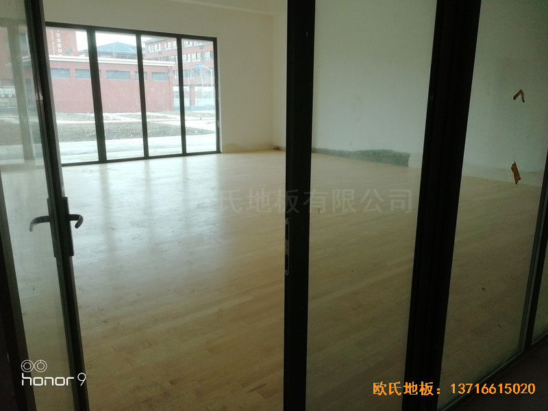 上海松江區佘山鎮文體中心體育木地板鋪設案例1