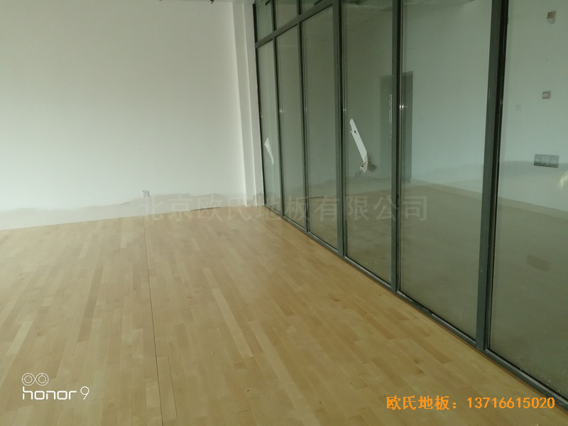 上海松江區佘山鎮文體中心體育木地板鋪設案例5