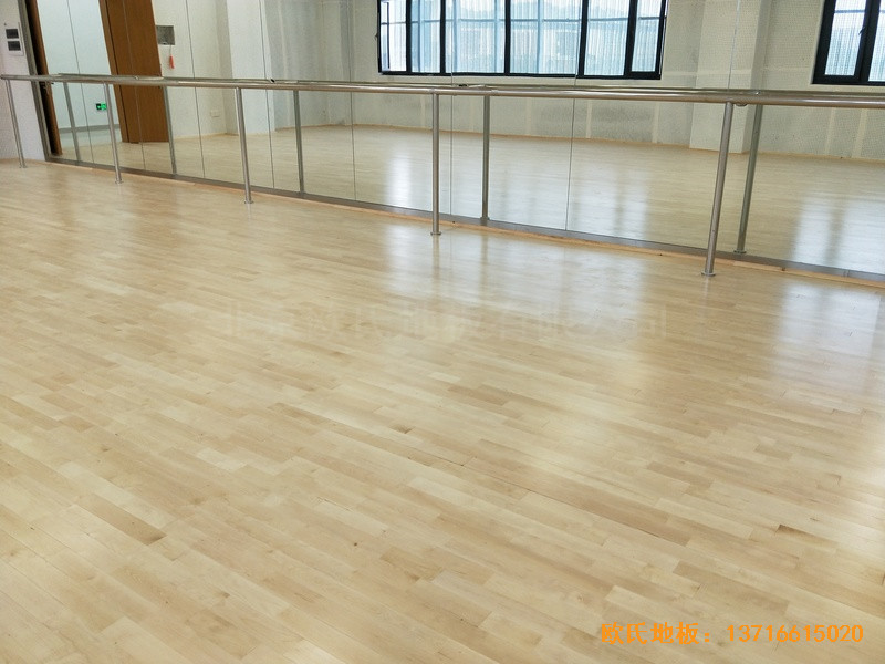 四川宜賓五糧液白酒學院運動館體育木地板安裝案例3