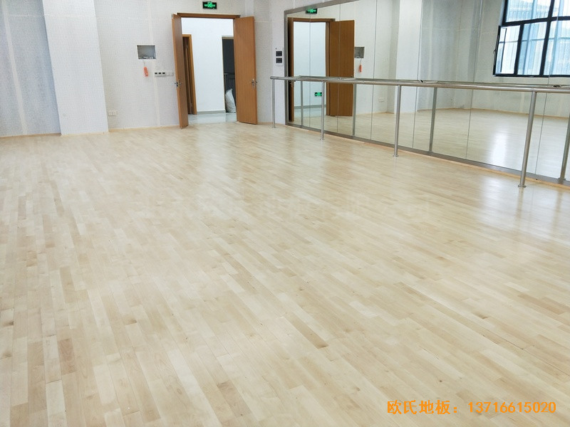 四川宜賓五糧液白酒學院運動館體育木地板安裝案例4