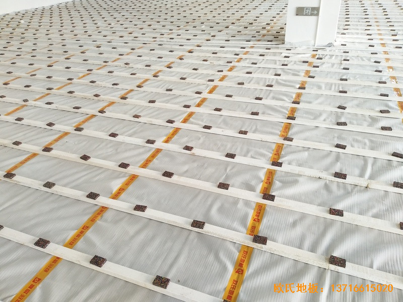 四川宜賓市臨港實驗學校體育館體育地板安裝案例1