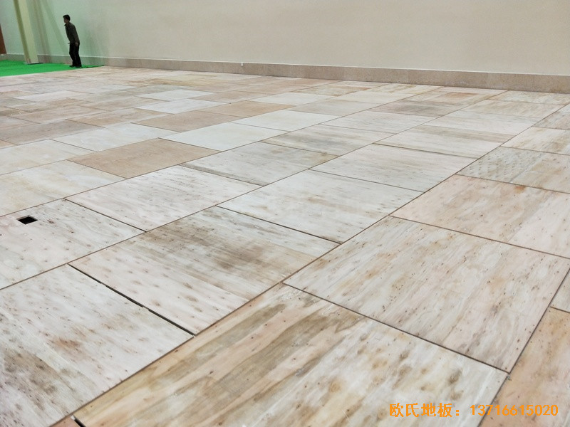 四川白頭鎮13667部隊運動館體育木地板鋪設案例2