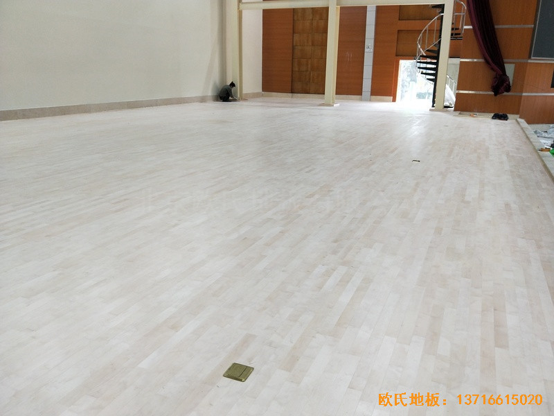 四川白頭鎮13667部隊運動館體育木地板鋪設案例4