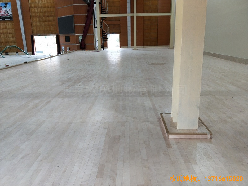 四川白頭鎮13667部隊運動館體育木地板鋪設案例5