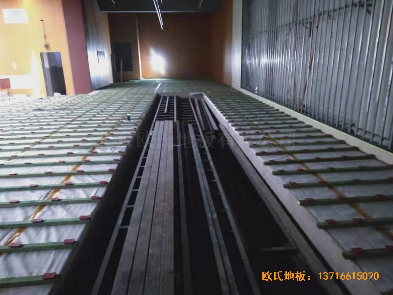 山東實驗二小青島分校籃球館運動木地板施工案例2