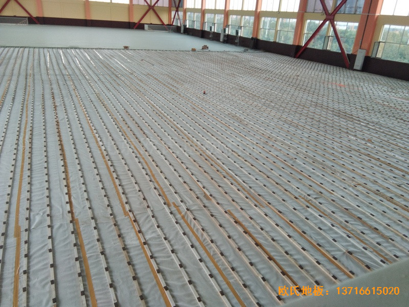 山東濟南章丘雙語學校籃球館體育木地板鋪設案例1