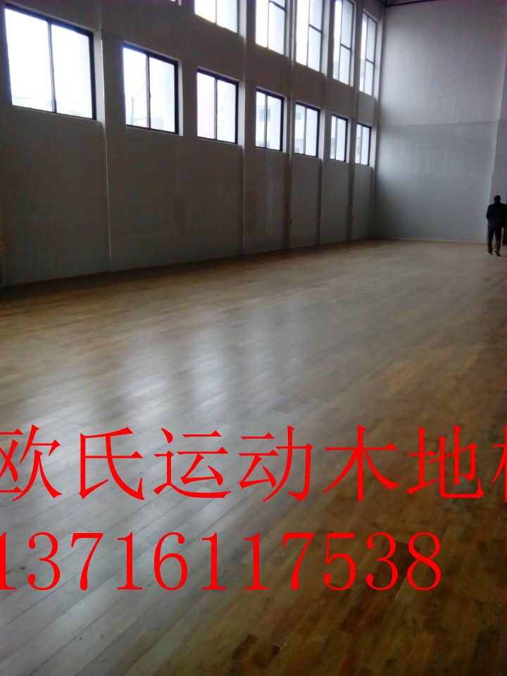 實木運動地板受潮變形的原因