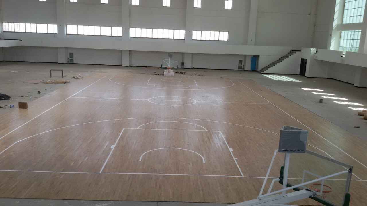 防止運動木地板受潮變形的方法