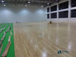 哪里有體育場地地板廠家報價